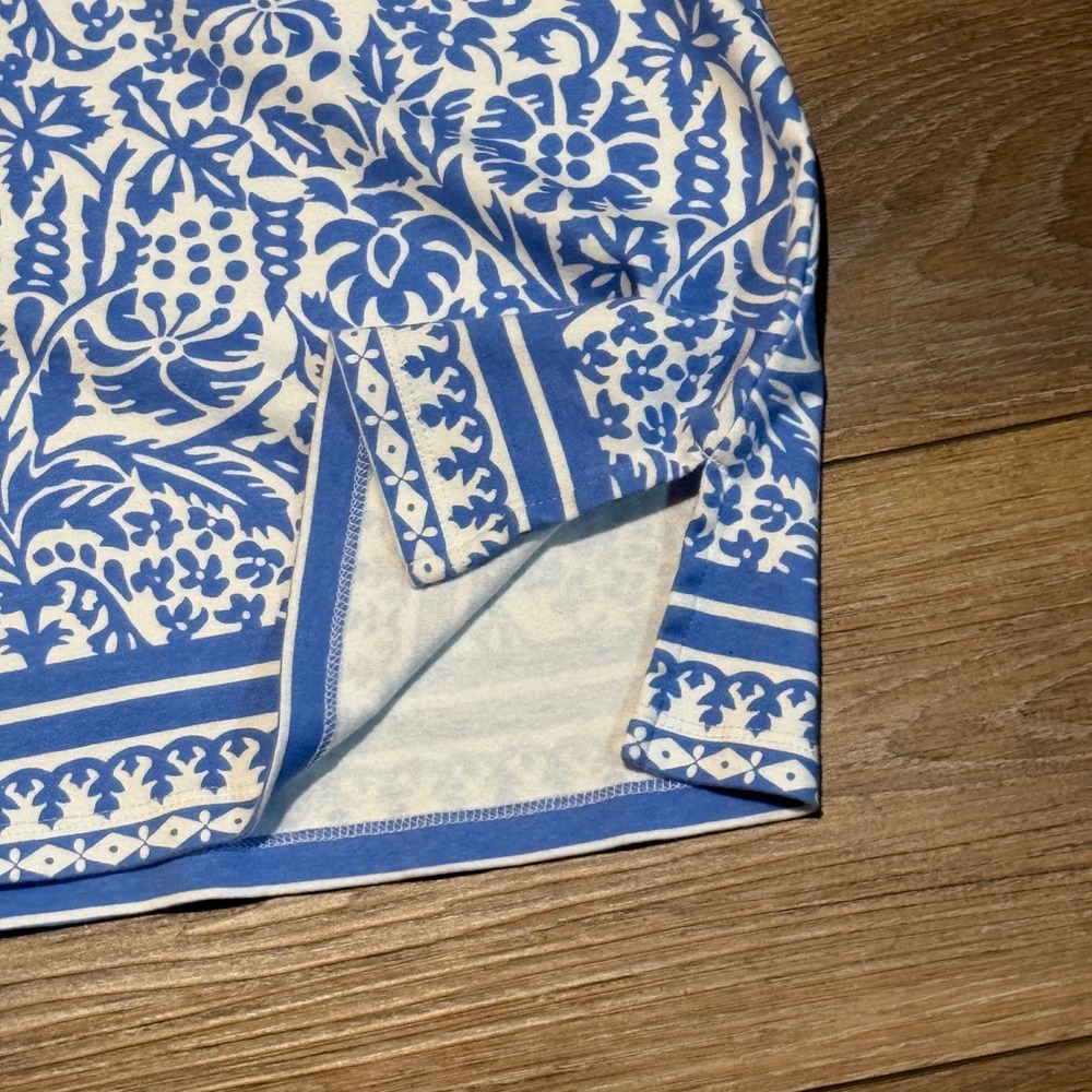 Kim Rogers Blue White Floral Damask Boat Neck Top Shoulder Button Nautical - Picture 3 of 5